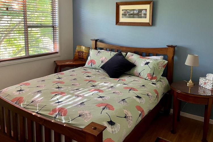 THE NEST: Central, comfortable pet friendly home – 9 Dromedary Court