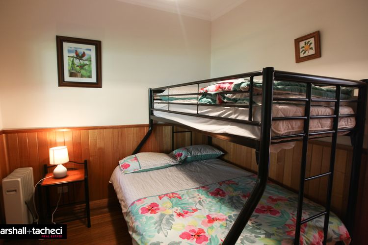 Moorhead beach cottage BERMAGUI – 60 Wallaga Lake Road