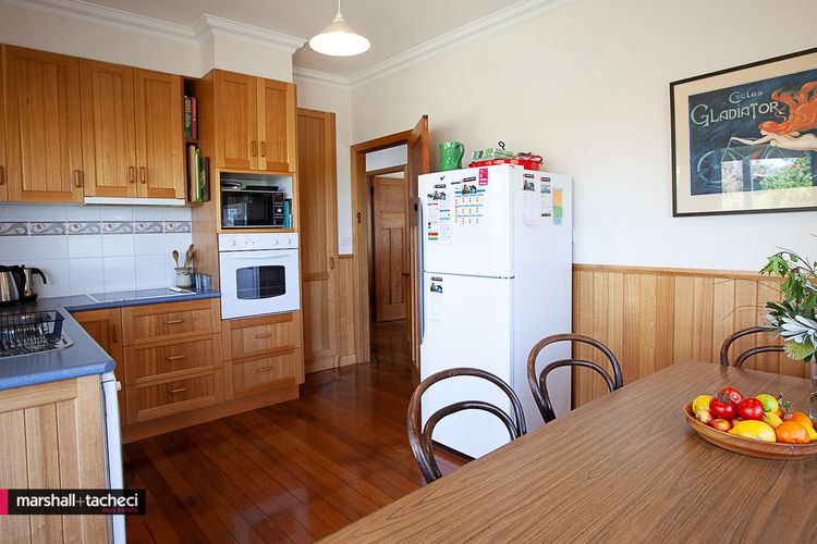 Moorhead beach cottage BERMAGUI – 60 Wallaga Lake Road