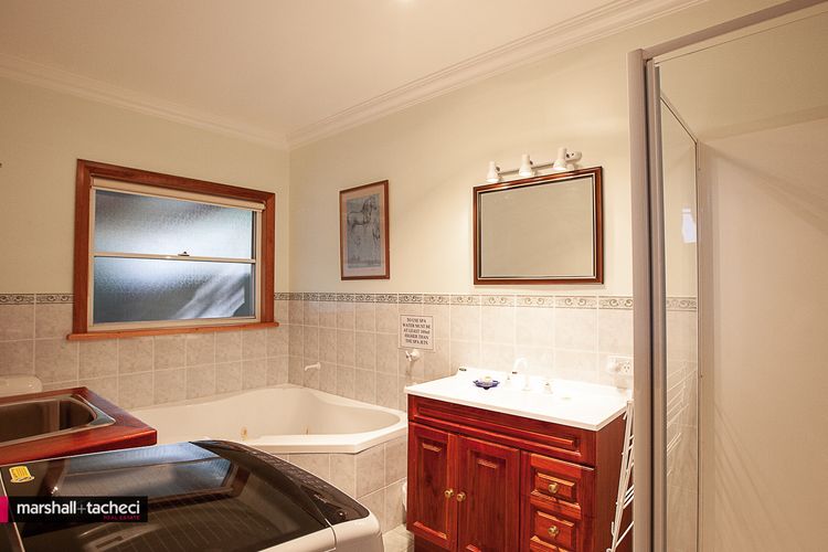 Moorhead beach cottage BERMAGUI – 60 Wallaga Lake Road