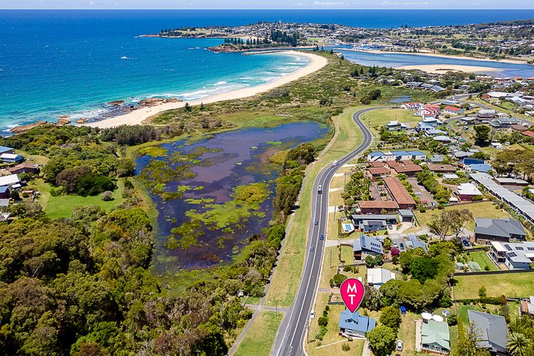 Moorhead beach cottage BERMAGUI – 60 Wallaga Lake Road