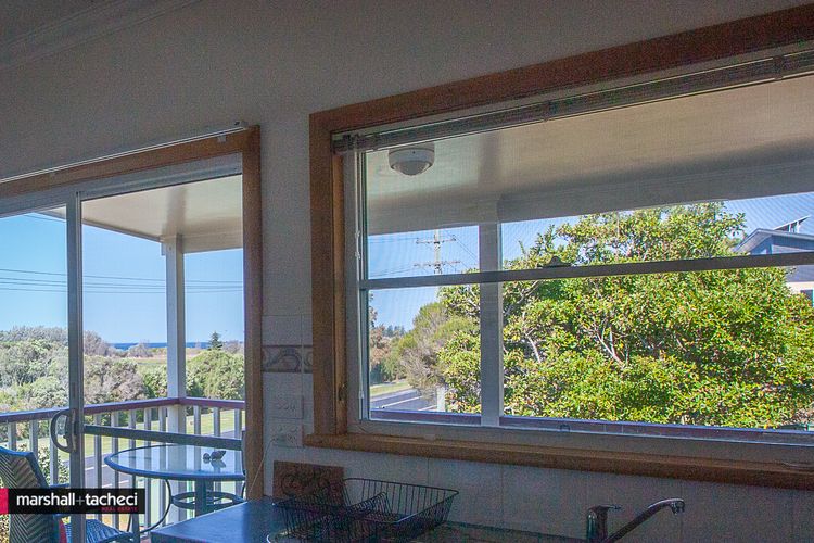 Moorhead beach cottage BERMAGUI – 60 Wallaga Lake Road