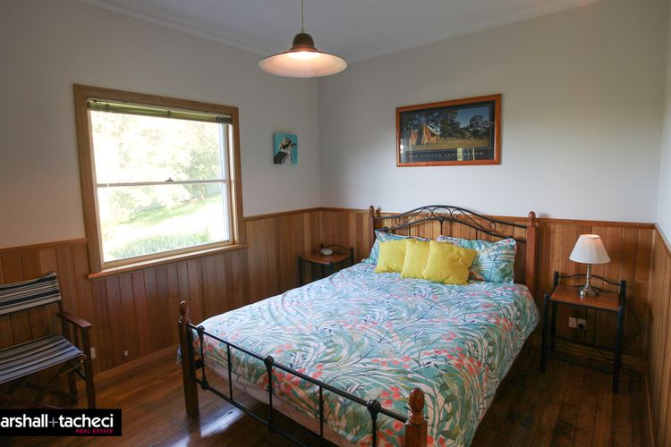 Moorhead beach cottage BERMAGUI – 60 Wallaga Lake Road