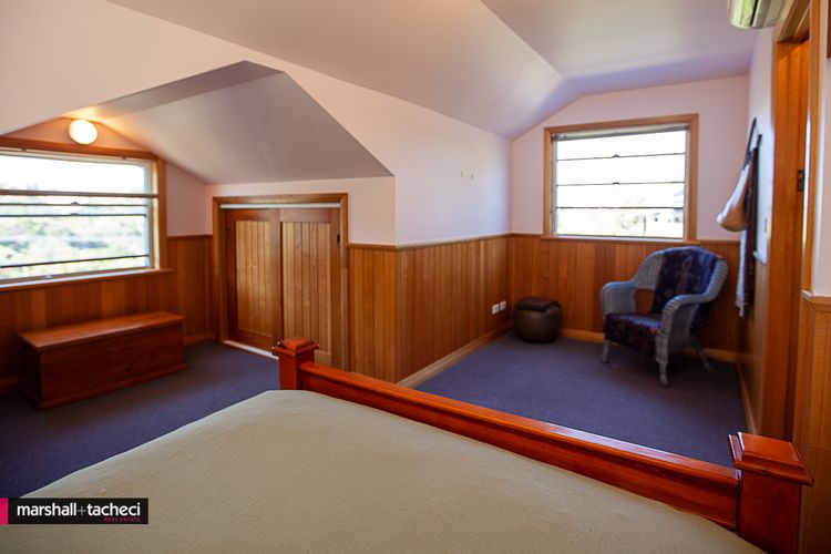 Moorhead beach cottage BERMAGUI – 60 Wallaga Lake Road