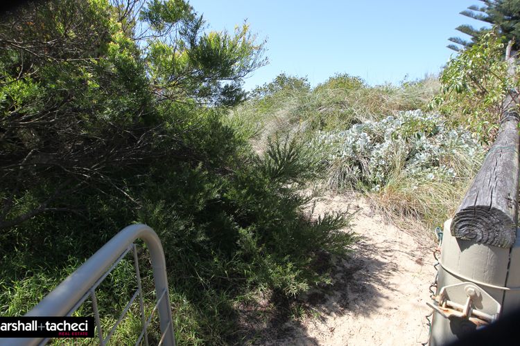 Bermagui Dune House: – 5 Narira Street – Beach Front, Pet friendly