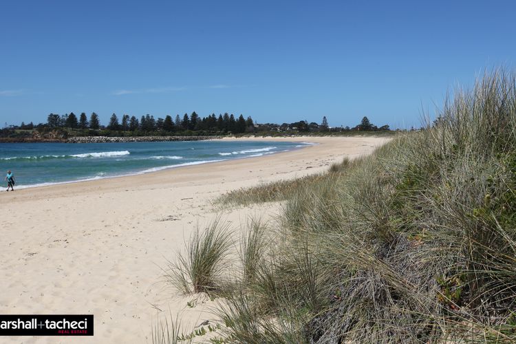 Bermagui Dune House: – 5 Narira Street – Beach Front, Pet friendly