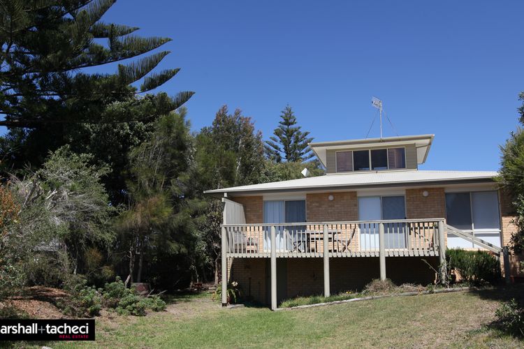Bermagui Dune House: – 5 Narira Street – Beach Front, Pet friendly