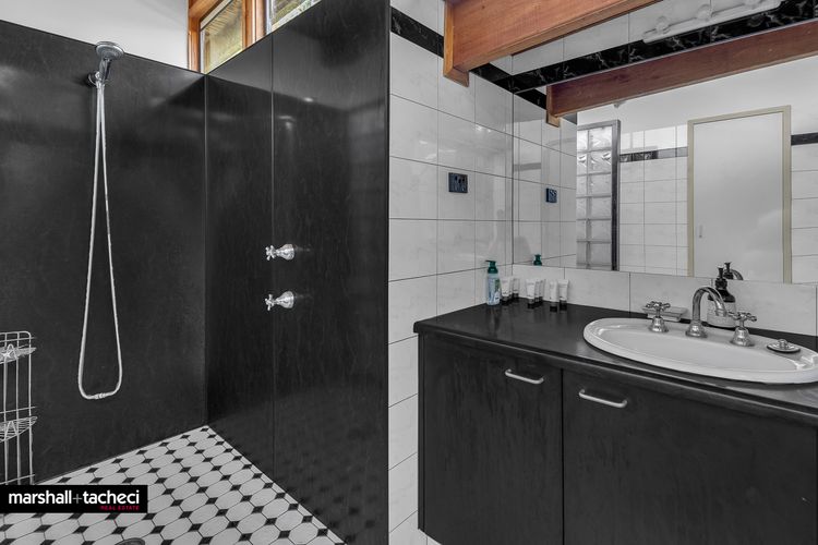 JEWEL ON THE LAKE – 287 Head of Cuttagee Bermagui