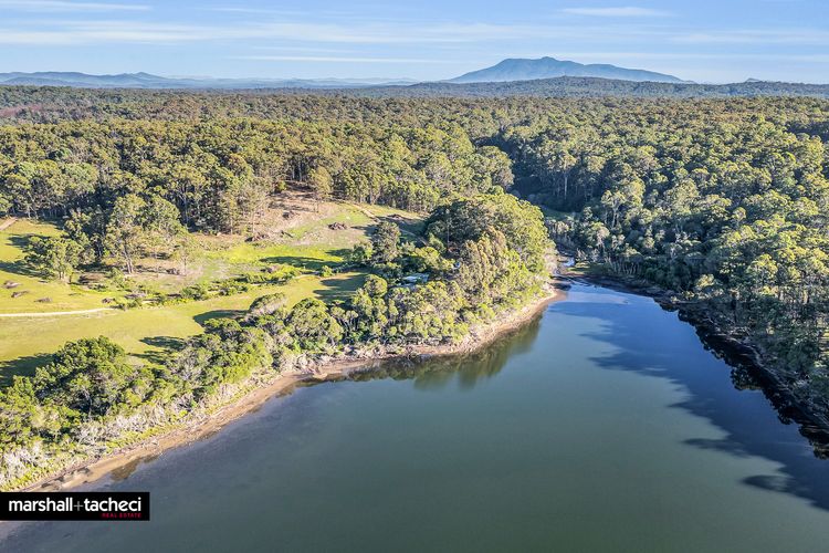 JEWEL ON THE LAKE – 287 Head of Cuttagee Bermagui