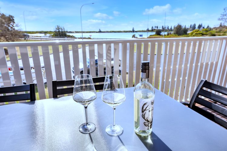 What A View – Lamont St Unit 4/120