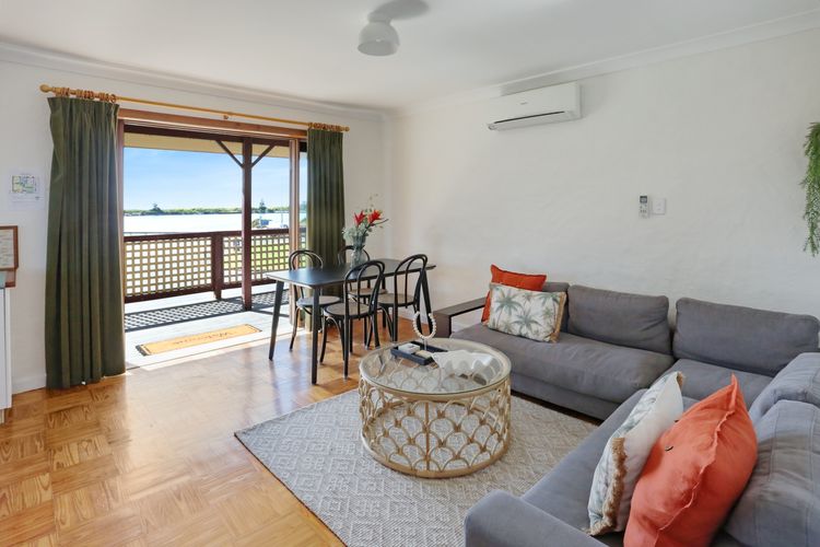 What A View – Lamont St Unit 4/120