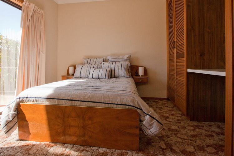 BEARES BEACH HOUSE: 7 Mill Street- Large, central