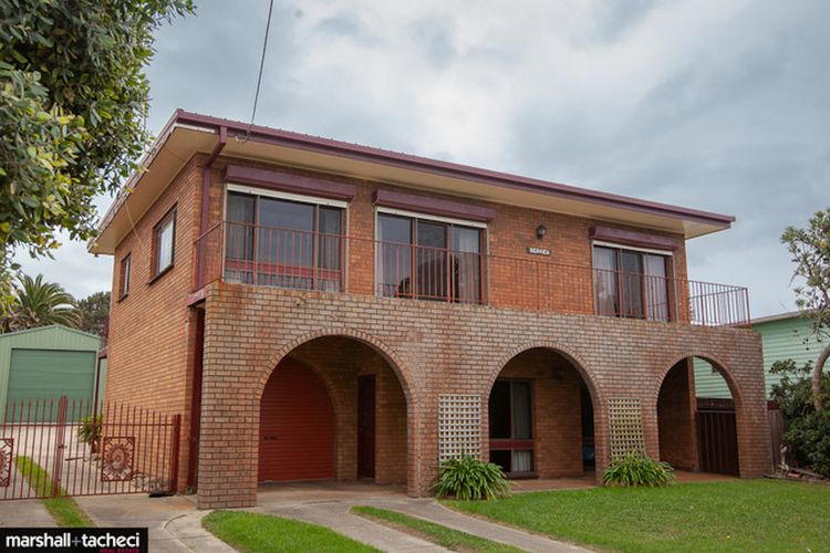 BEARES BEACH HOUSE: 7 Mill Street- Large, central