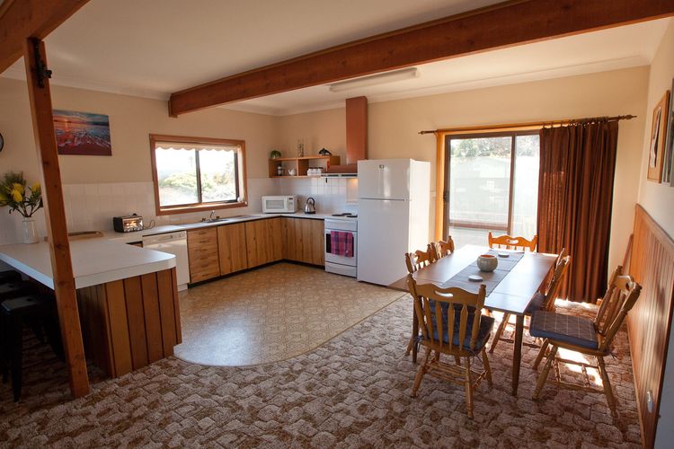 BEARES BEACH HOUSE: 7 Mill Street- Large, central