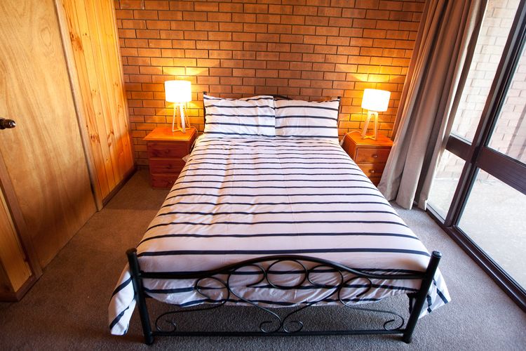 BEARES BEACH HOUSE: 7 Mill Street- Large, central