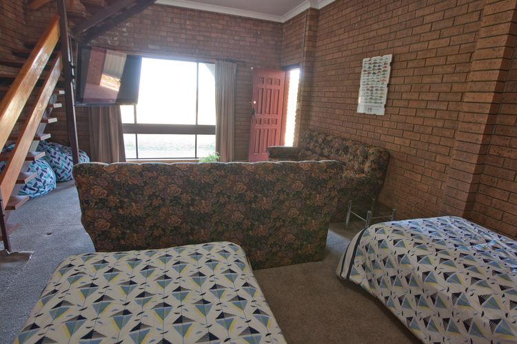 BEARES BEACH HOUSE: 7 Mill Street- Large, central