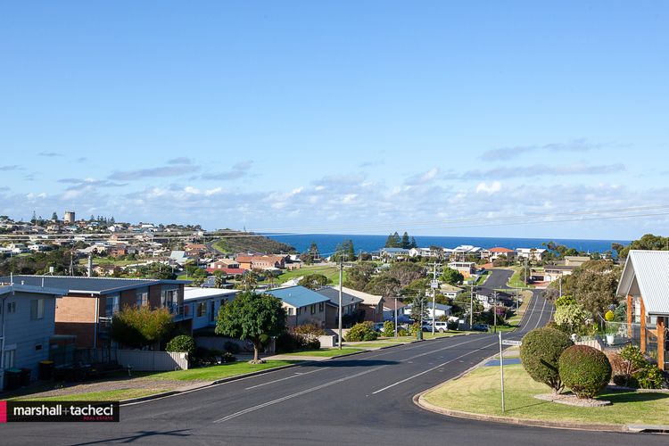 MONTAVIEW: 24 Mumbulla Street Holiday house, pet friendly Bermagui