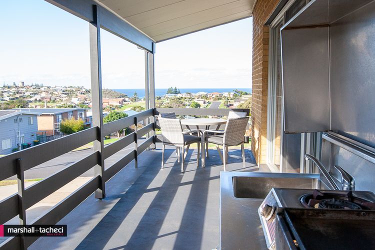 MONTAVIEW: 24 Mumbulla Street Holiday house, pet friendly Bermagui