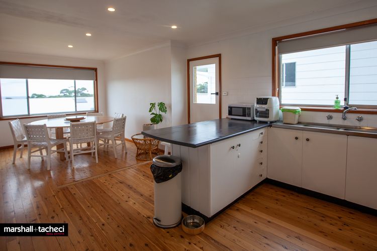 MONTAVIEW: 24 Mumbulla Street Holiday house, pet friendly Bermagui