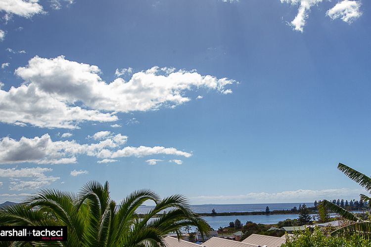 BERMAGUI JEWEL:  91 Murrah St Bermagui 5 Bdrm Uninterrupted views, central location Bermagui