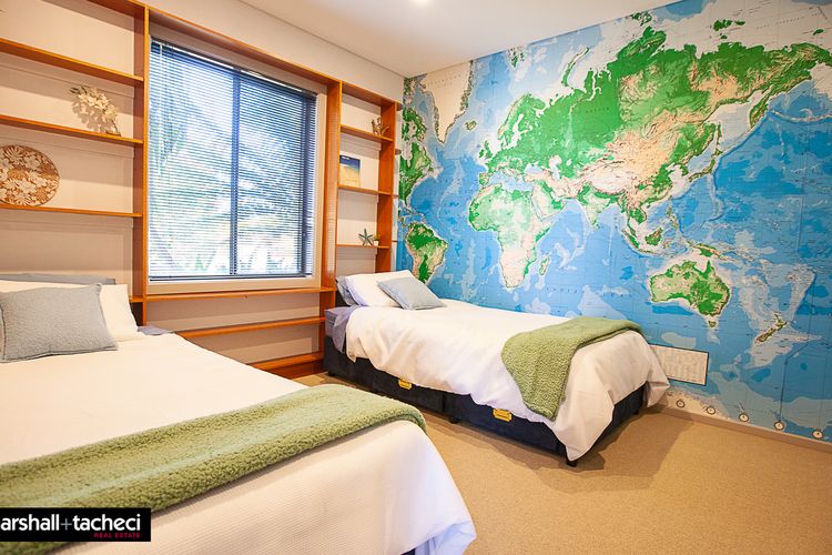 BERMAGUI JEWEL:  91 Murrah St Bermagui 5 Bdrm Uninterrupted views, central location Bermagui