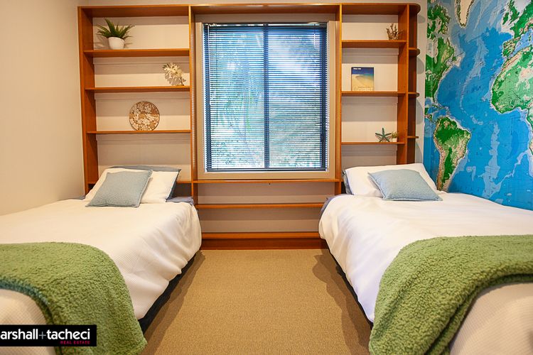 BERMAGUI JEWEL:  91 Murrah St Bermagui 5 Bdrm Uninterrupted views, central location Bermagui