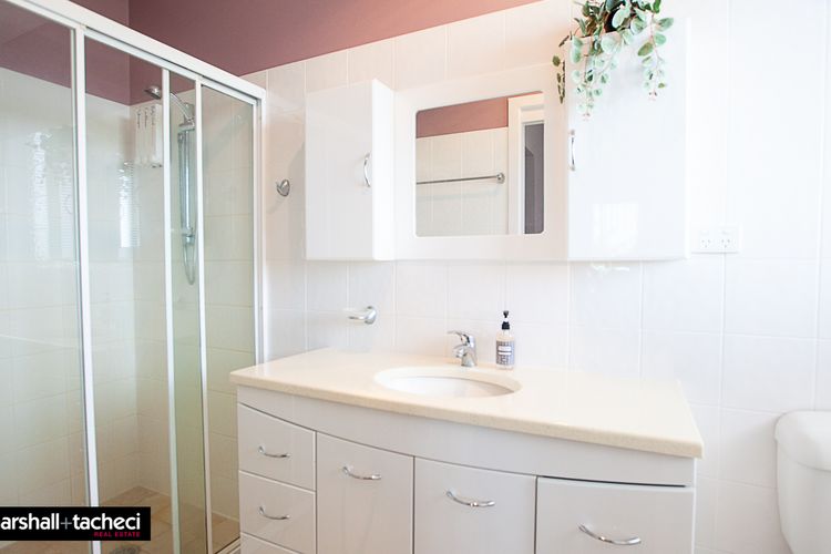 BERMAGUI JEWEL:  91 Murrah St Bermagui 5 Bdrm Uninterrupted views, central location Bermagui