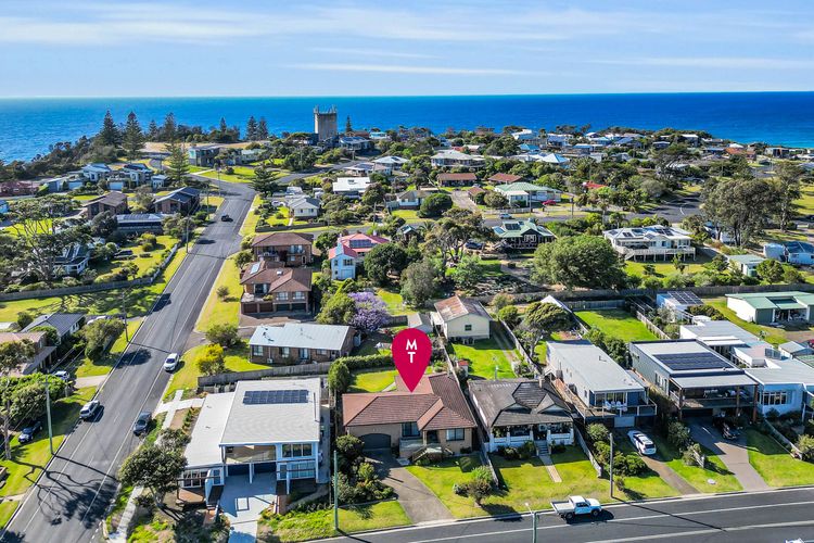 HORSESHOE BEACH HOUSE: 4 Young Street, Bermagui