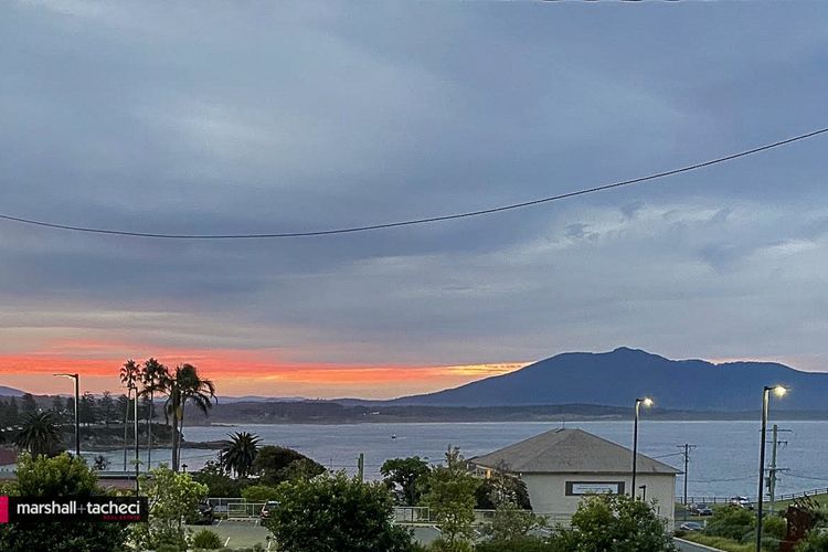 HORSESHOE BEACH HOUSE: 4 Young Street, Bermagui