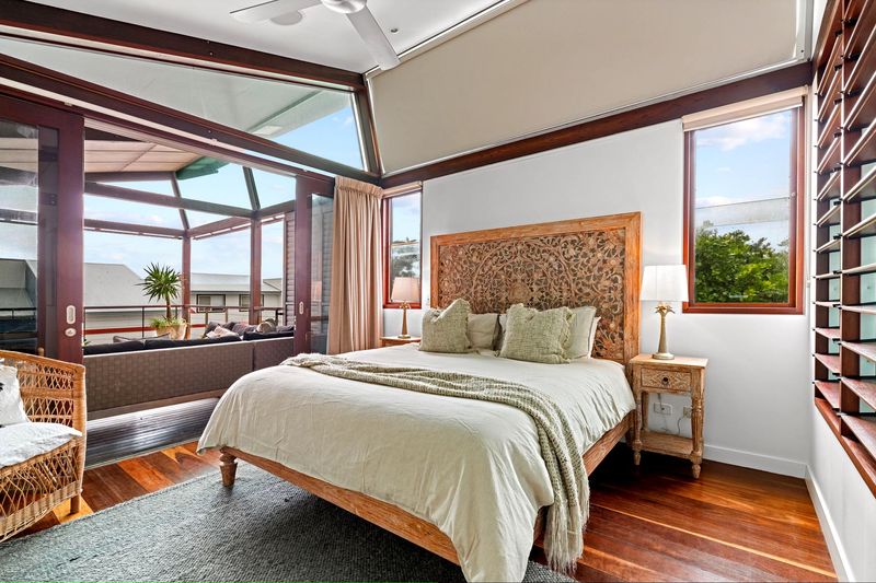 A bedroom at On The Bay 2