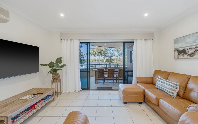 Pippies, your water view escape
