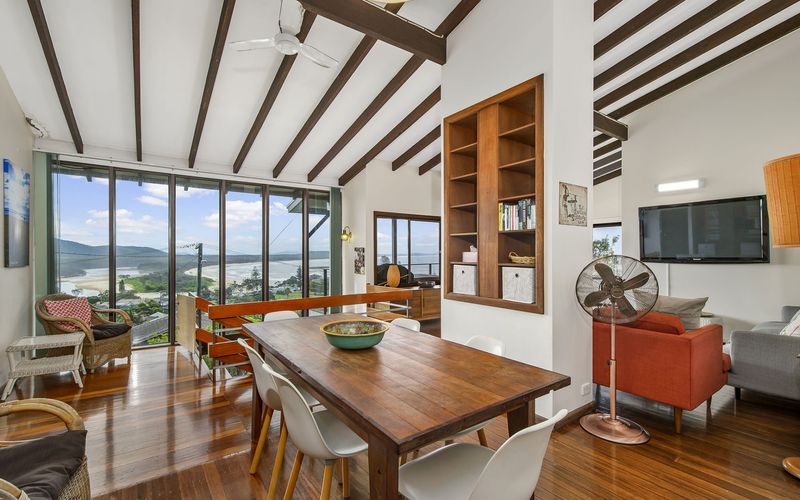 Barrels Beach House, 28 Dulconghi Street