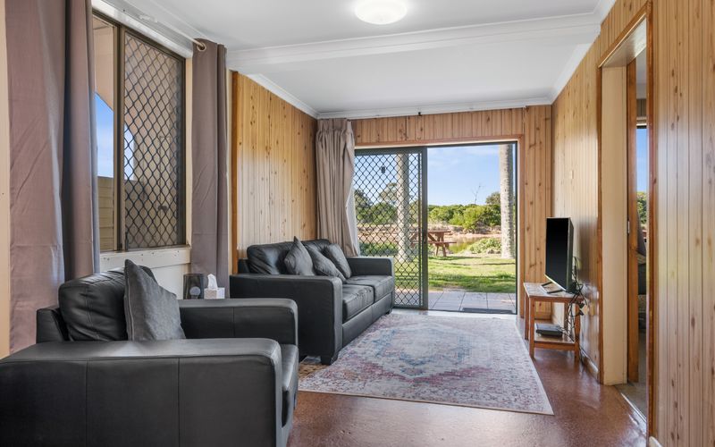 Beachfront 5, 25 Willow Street