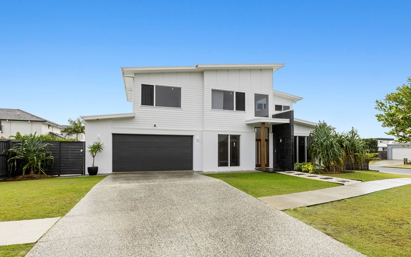 Sunrise Mansion with Pool