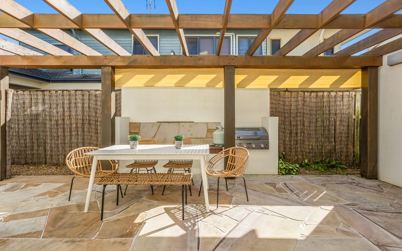 Surfside Dreaming – Townhouse with Pool Close to the Beach