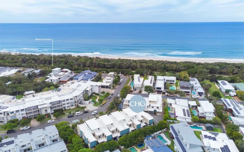 Beachside Haven Modern Townhouse with Pool