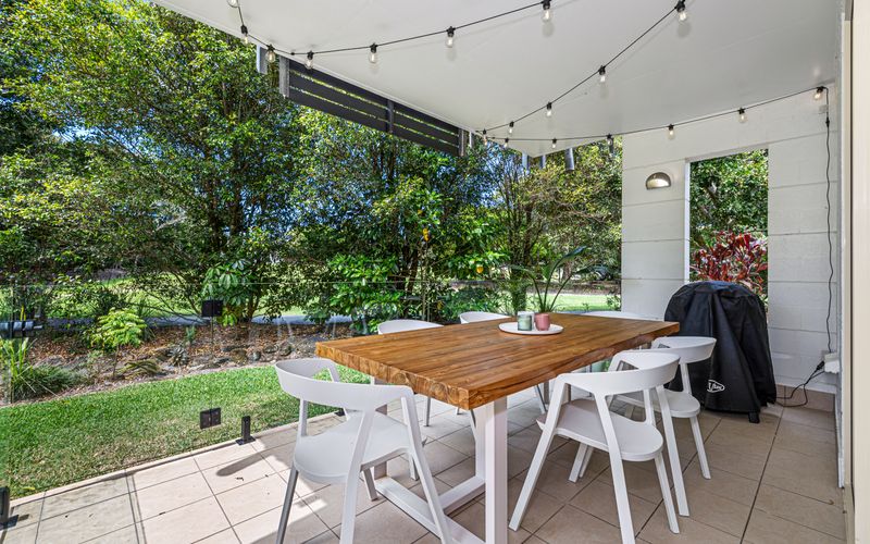 Coastal Chic Apartment – with Pool & Gym!