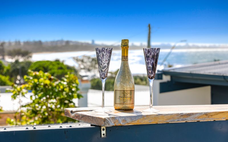 Luxe on the Beach – Coastal Elegance with Rooftop