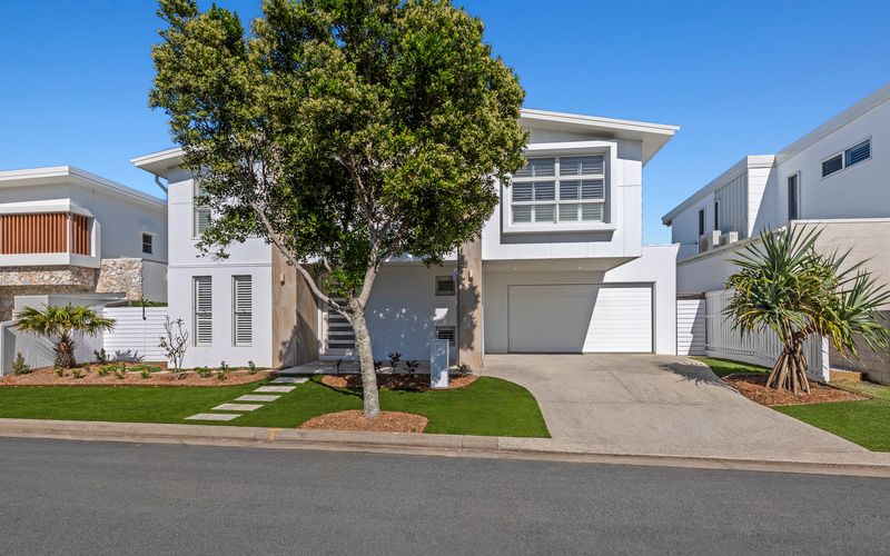 Cylinder Shores – Luxury Beachfront Home