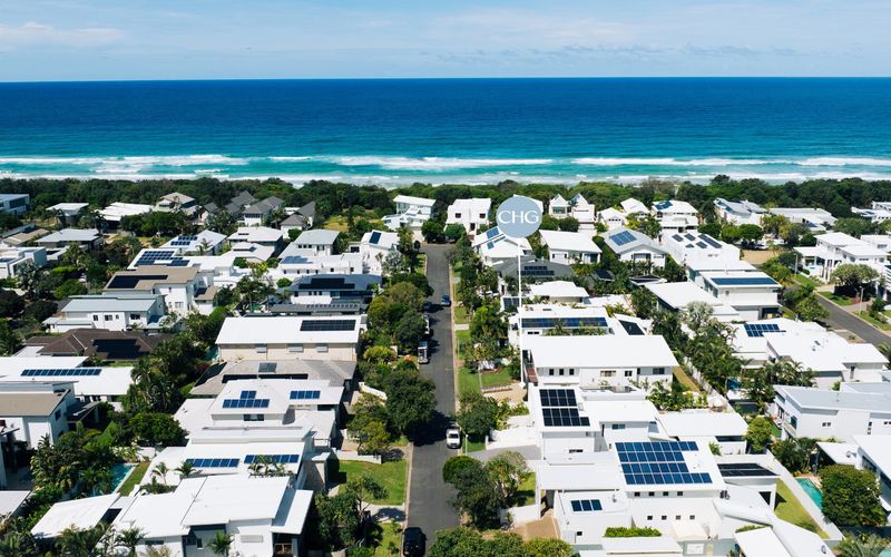 Surfmist by the Beach – Pet Friendly with Pool