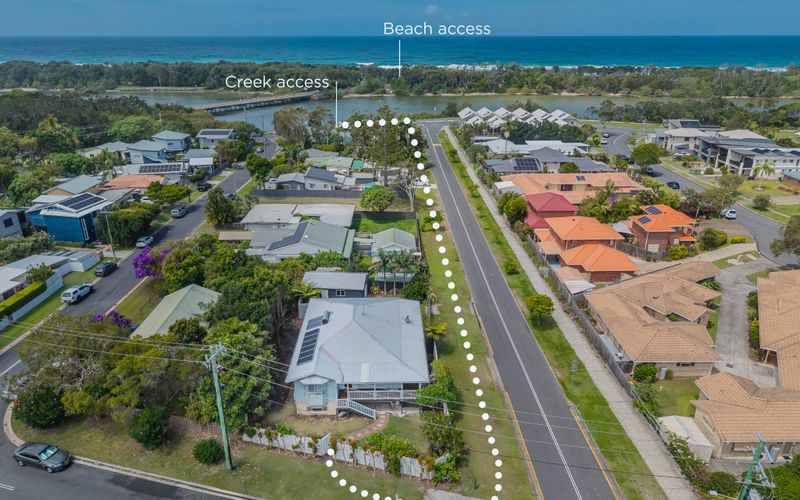 Three Pelicans by the Creek Pottsville– Huge Home