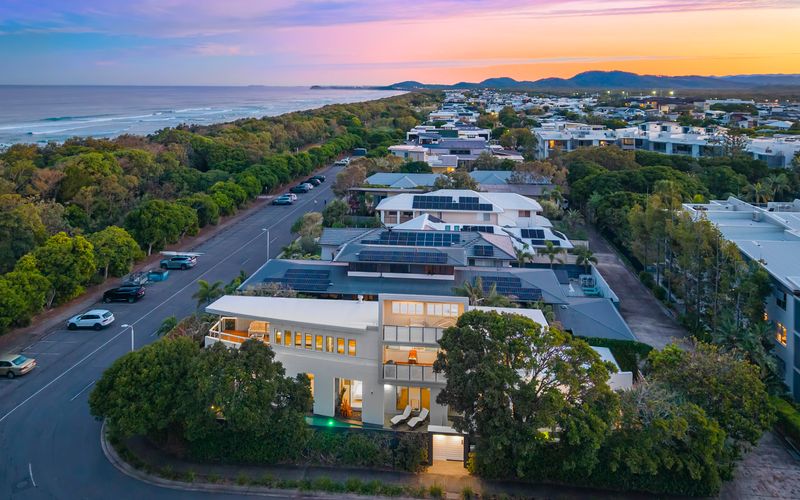 The Boat House- Casuarina Beachfront Home