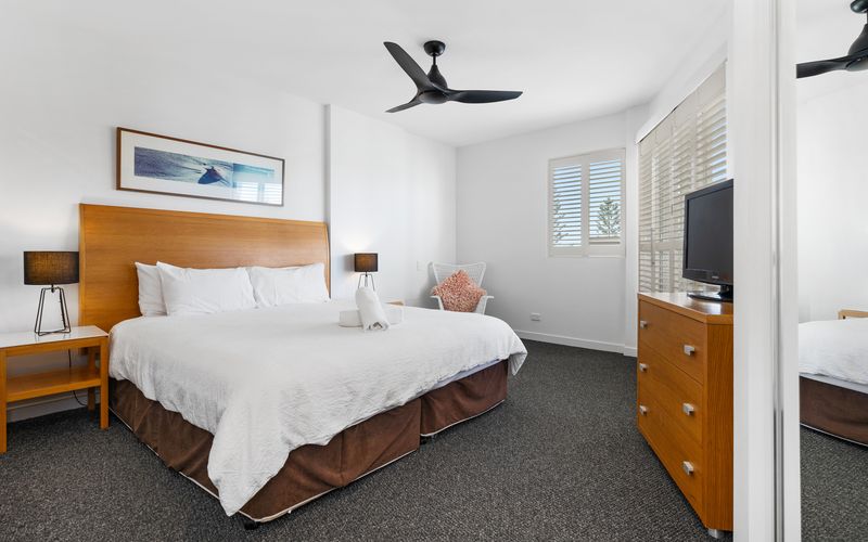 Resort on the Beach 2214/15 with resort Pool