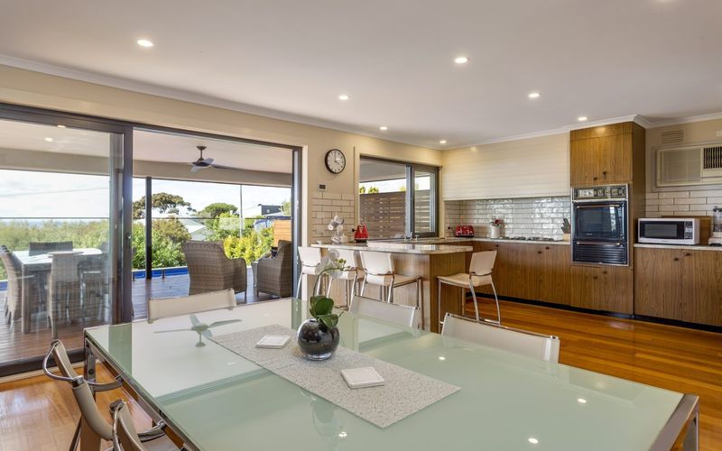 POOLSIDE GETAWAY – DROMANA