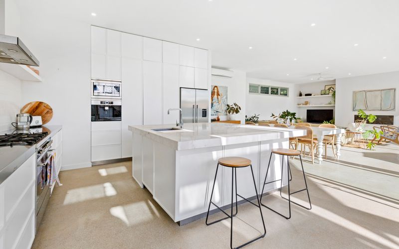 POOLSIDE PARADISE – MOUNT ELIZA