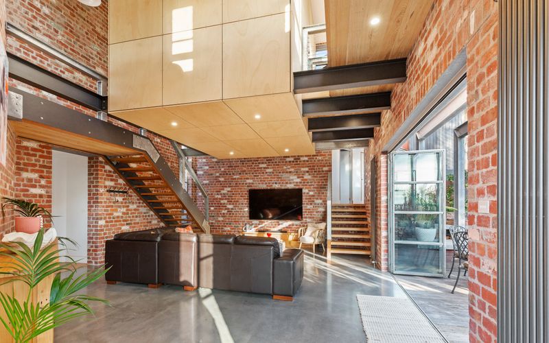 THE LOFT HOUSE