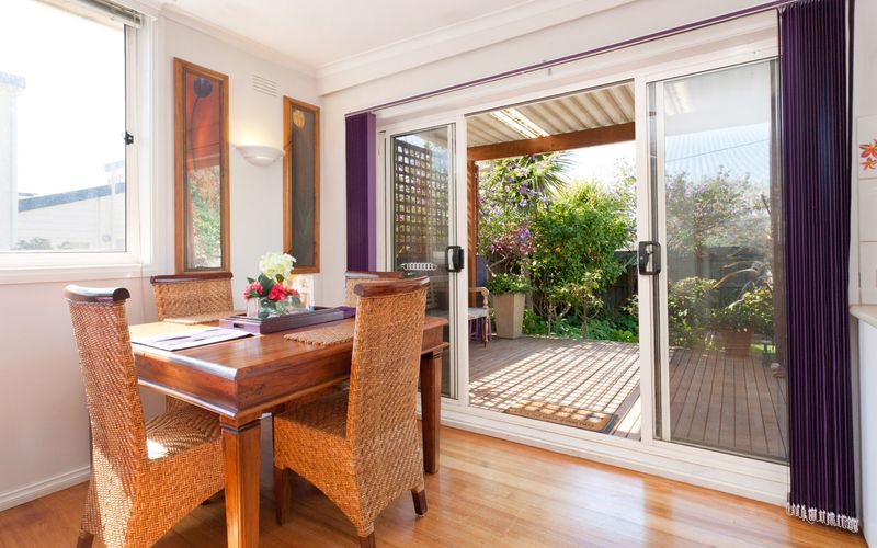 METRES TO THE BEACH – MORNINGTON