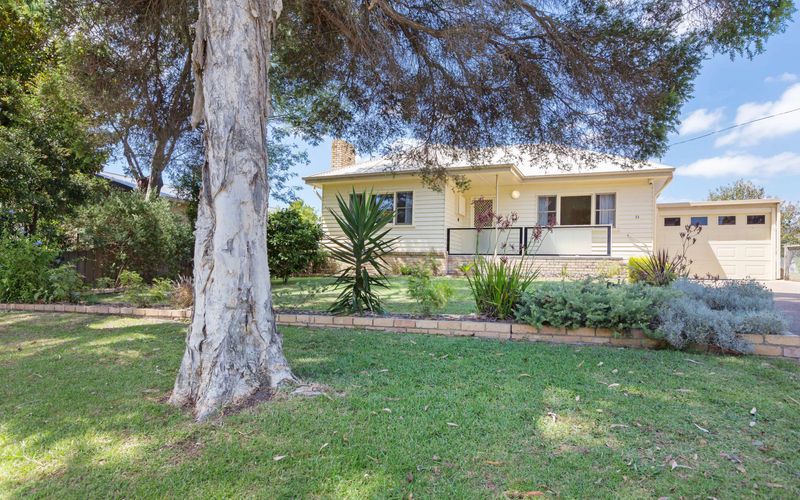 RENOVATED BEACH BEAUTY – ROSEBUD