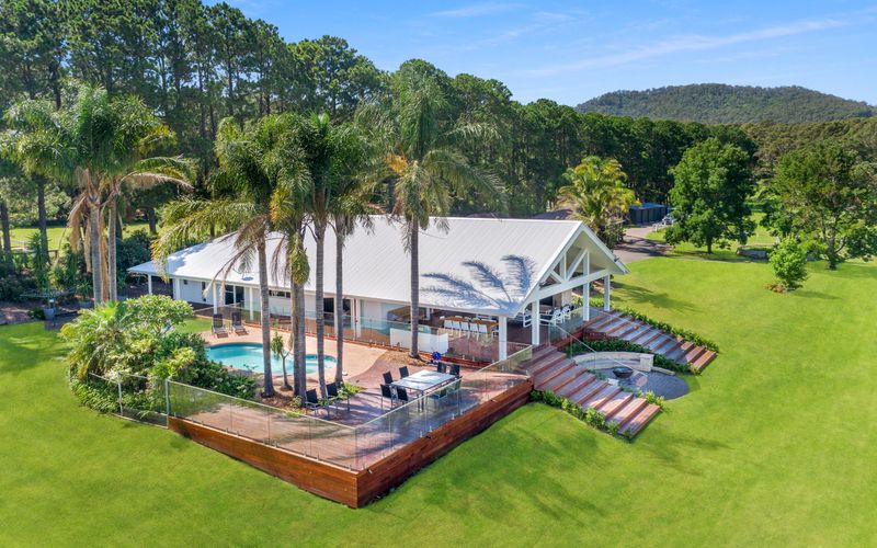 Whispering Pines House + Cottage, Far Meadow, Berry