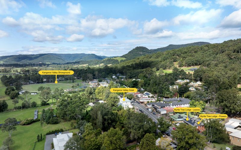 Myrtle Tree Lodge Flowers, Kangaroo Valley